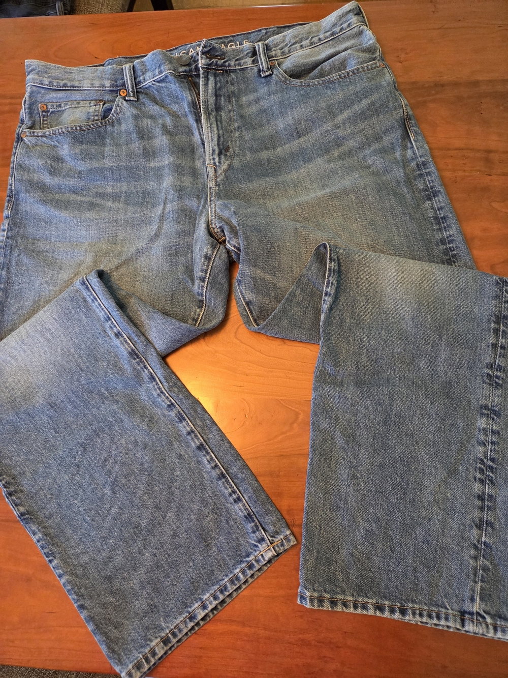 American Eagle Outfitters Men’s 38/32 Light Blue Jeans Relaxed Straight